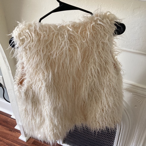 Textured vest - Picture 2 of 2